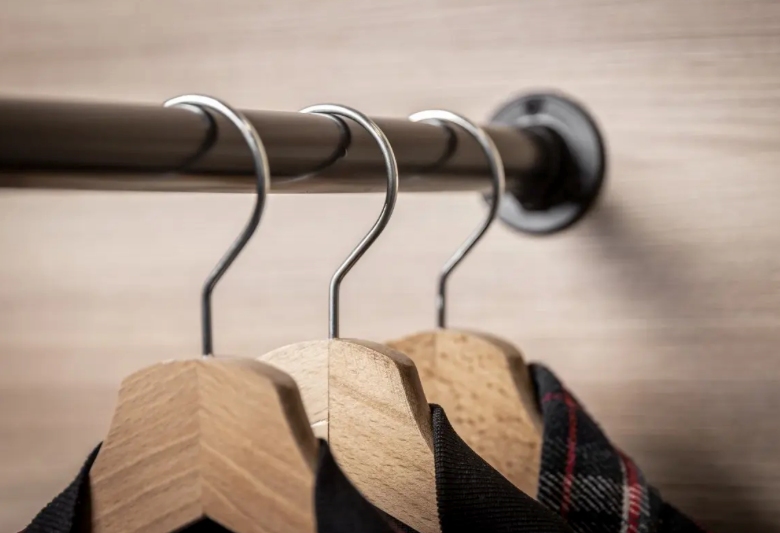 Wardrobe Hanging Rail 25mm Matt Black Round -NEW