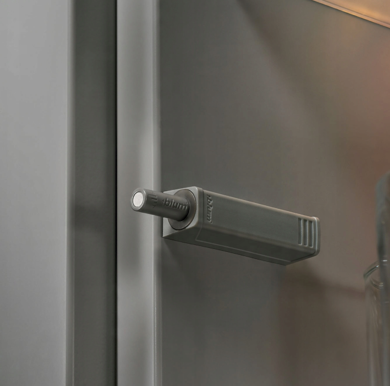 Blum 956A1004 Tip-On Push to Open Magnetic Long Grey & Adaptor