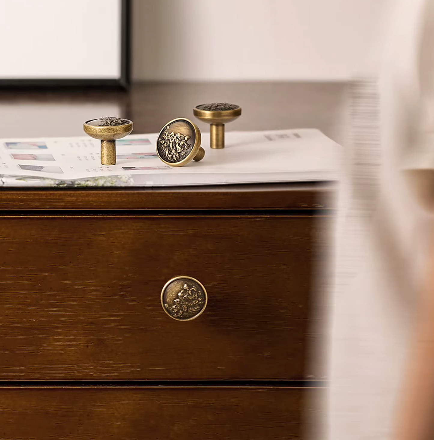 Cabinet Knob Flat Magma Engraved Collection