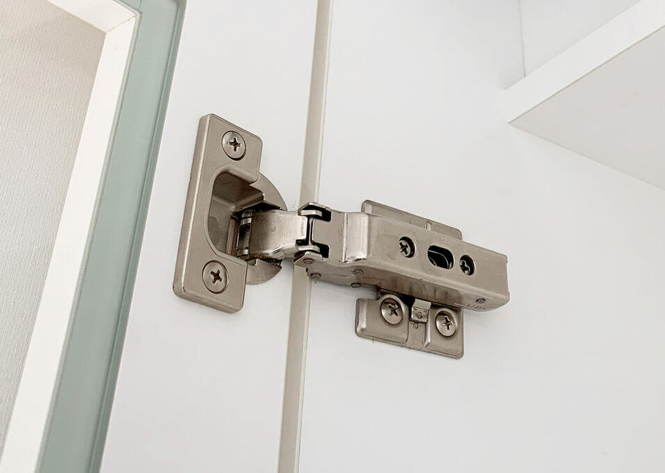 Sugatsune Sprung Full Overlay Heavy Duty Cabinet Hinge J95-C24/25T