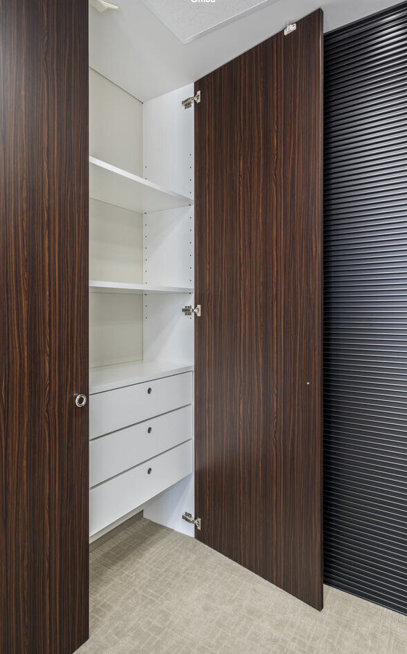 Sugatsune Sprung Full Overlay Heavy Duty Cabinet Hinge J95-C24/25T