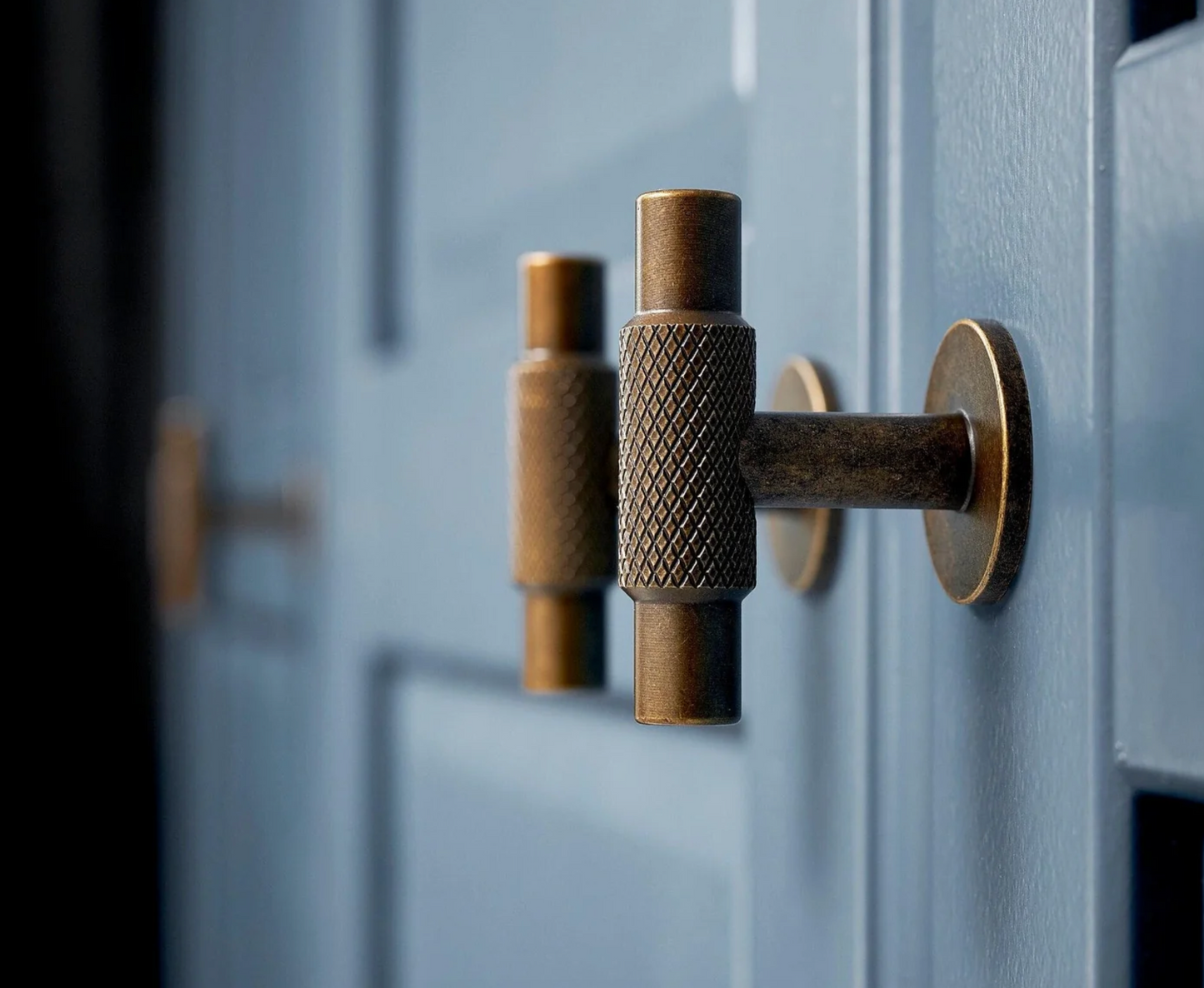 Furnipart Manor Knurled T-Knob Antique Brass