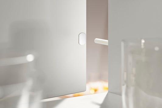 Blum 956A1004 Tip-On Push to Open Magnetic Long White & Adaptor